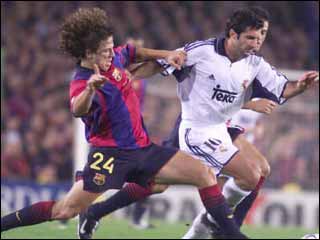 Puyol brilliant beim Klren, das ganze Spiel!