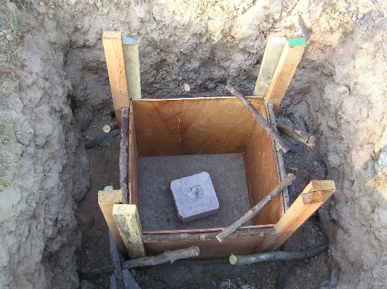 Fundament 1.jpg (81096 Byte)