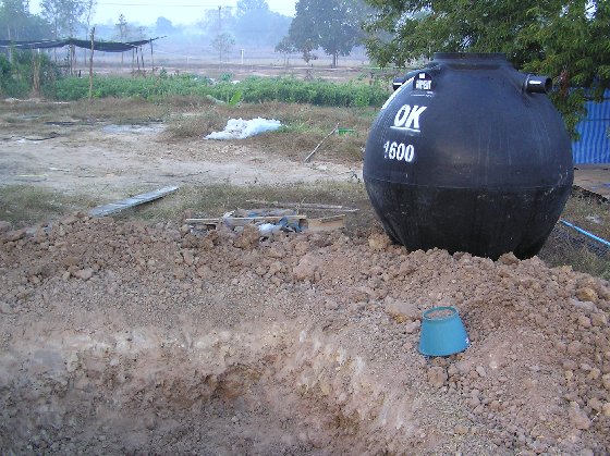 Schmutzwassertank.jpg (86104 Byte)