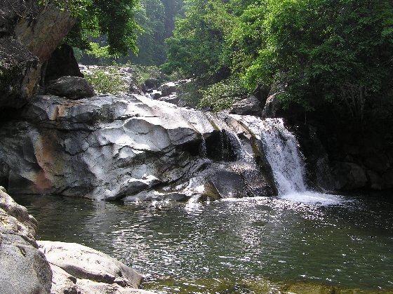 Wasserfall 01.jpg (101857 Byte)